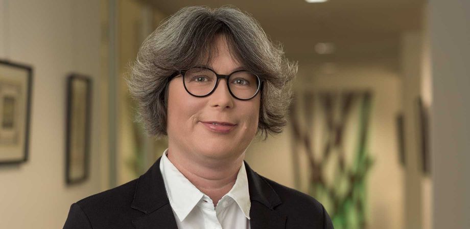 Portrait von Dr. Bernadette Corbach